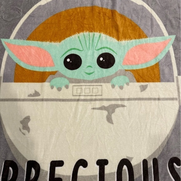 Star Wars The Mandalorian Kids Throw Blanket Precious Cargo & Baby Yoda Figure - Picture 12 of 13